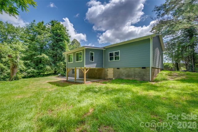 323 Stepp Avenue, Hendersonville, NC 28739