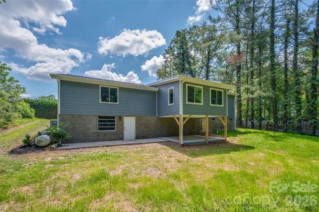 323 Stepp Avenue, Hendersonville, NC 28739