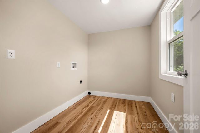 323 Stepp Avenue, Hendersonville, NC 28739