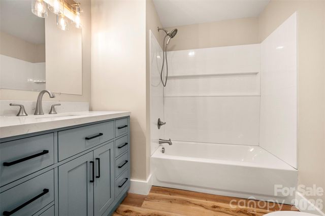 323 Stepp Avenue, Hendersonville, NC 28739