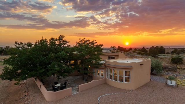 1 Sombra Court, Santa Fe, NM 87508