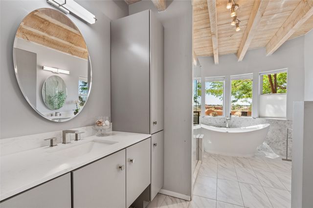 1 Sombra Court, Santa Fe, NM 87508