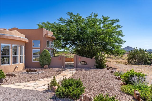1 Sombra Court, Santa Fe, NM 87508