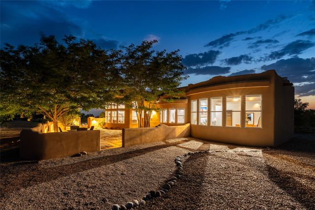 1 Sombra Court, Santa Fe, NM 87508