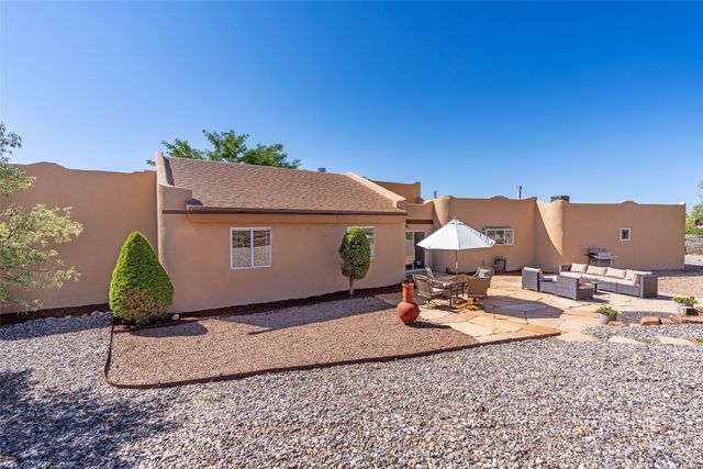1 Sombra Court, Santa Fe, NM 87508