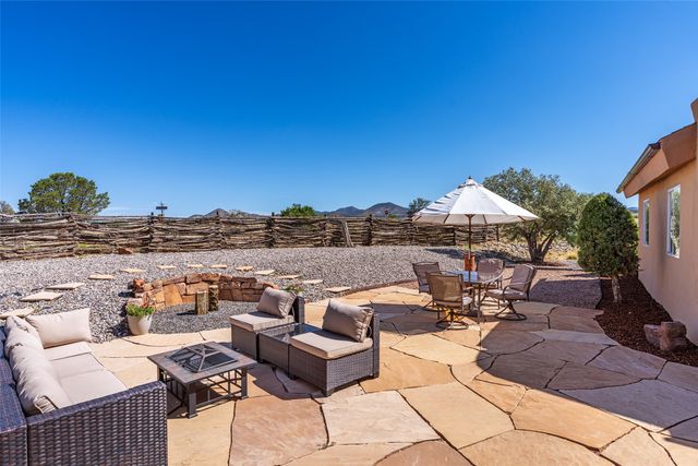 1 Sombra Court, Santa Fe, NM 87508