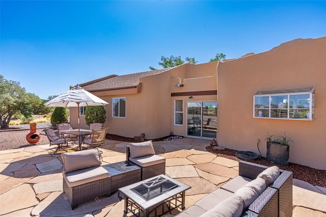 1 Sombra Court, Santa Fe, NM 87508