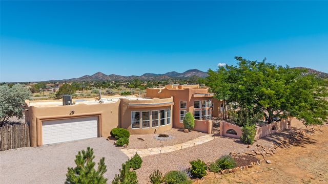1 Sombra Court, Santa Fe, NM 87508