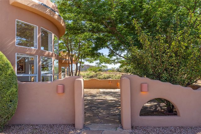1 Sombra Court, Santa Fe, NM 87508