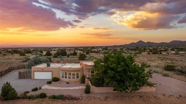 1 Sombra Court, Santa Fe, NM 87508
