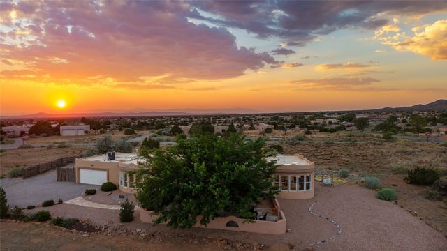 1 Sombra Court, Santa Fe, NM 87508