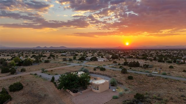 1 Sombra Court, Santa Fe, NM 87508