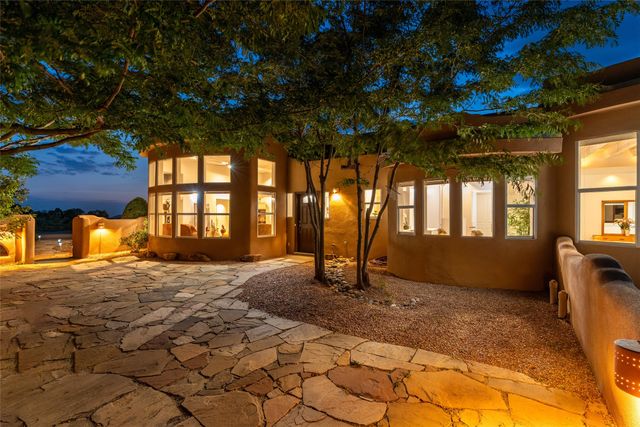1 Sombra Court, Santa Fe, NM 87508
