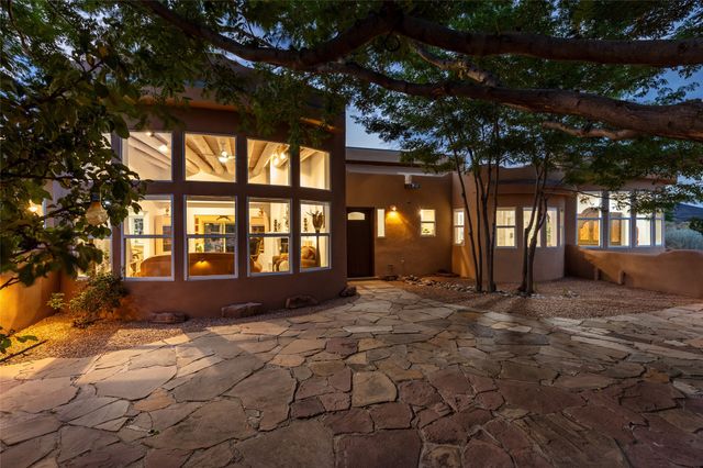 1 Sombra Court, Santa Fe, NM 87508