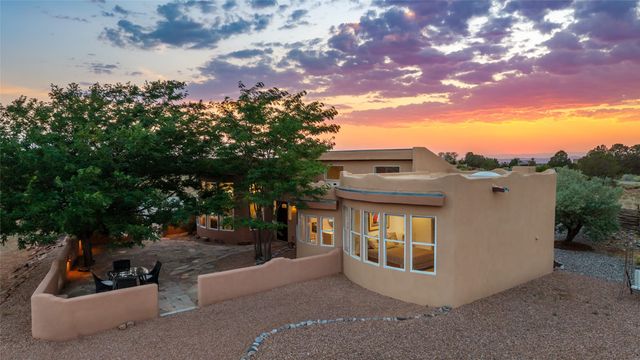 1 Sombra Court, Santa Fe, NM 87508
