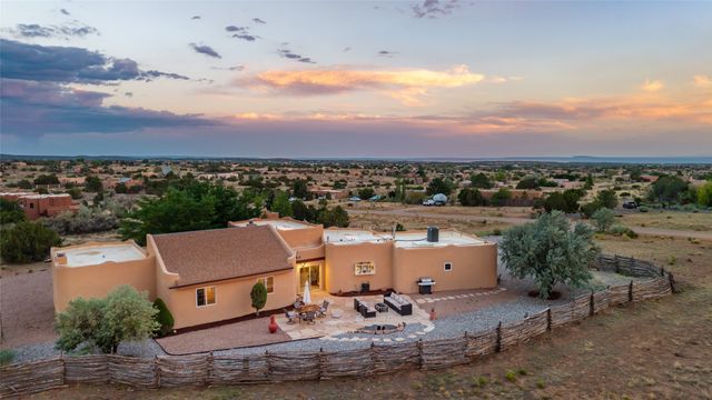 1 Sombra Court, Santa Fe, NM 87508
