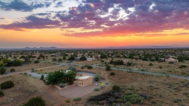1 Sombra Court, Santa Fe, NM 87508