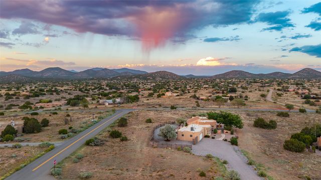 1 Sombra Court, Santa Fe, NM 87508