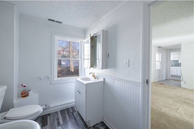 301 Queen Street, Bristol, CT 06010