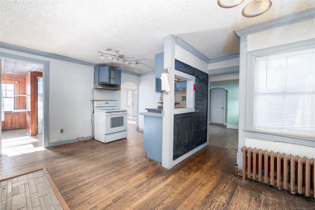 301 Queen Street, Bristol, CT 06010