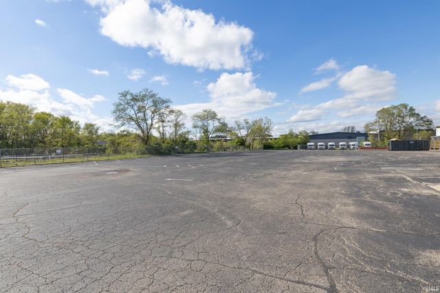 2700 Industrial Parkway, Elkhart, IN 46516