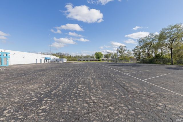 2700 Industrial Parkway, Elkhart, IN 46516