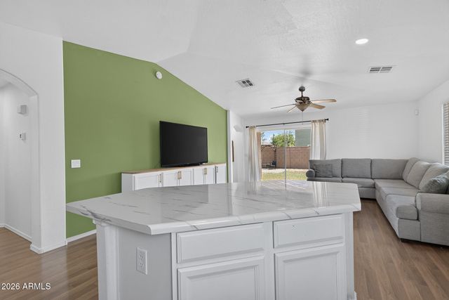 7175 W KALER Avenue, Glendale, AZ 85303