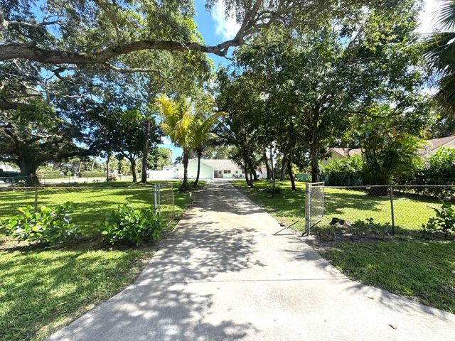 2518 Ranch House Road, West Palm Beach, FL 33406