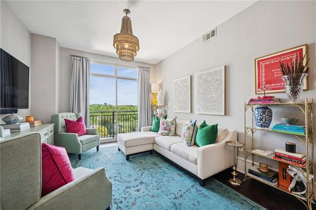 2626 Peachtree Road NW 1104, Atlanta, GA 30305