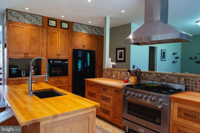 114 APPLE CROSS RD, Harpers Ferry, WV 25425