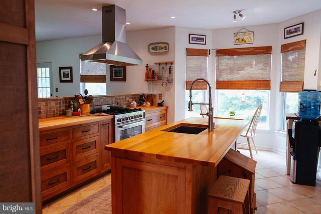 114 APPLE CROSS RD, Harpers Ferry, WV 25425