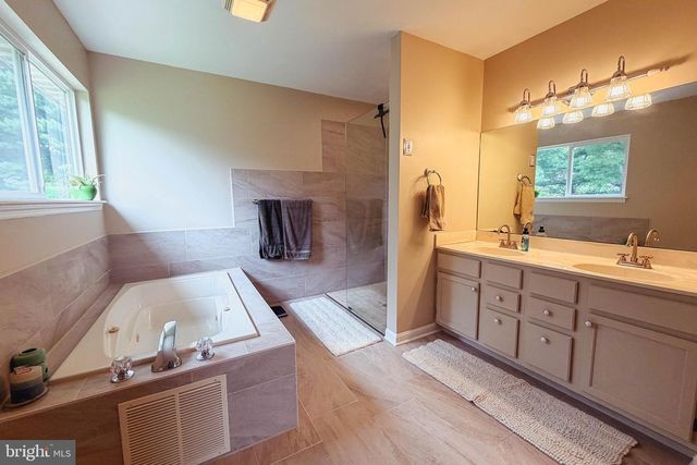 114 APPLE CROSS RD, Harpers Ferry, WV 25425