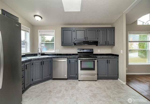 4333 Lakeview Ct SE, Lacey, WA 98503