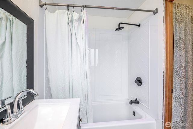 406 E Madrona Boulevard NW, Lakebay, WA 98349