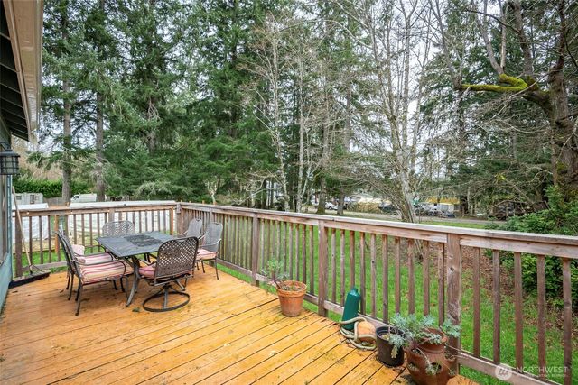 406 E Madrona Boulevard NW, Lakebay, WA 98349