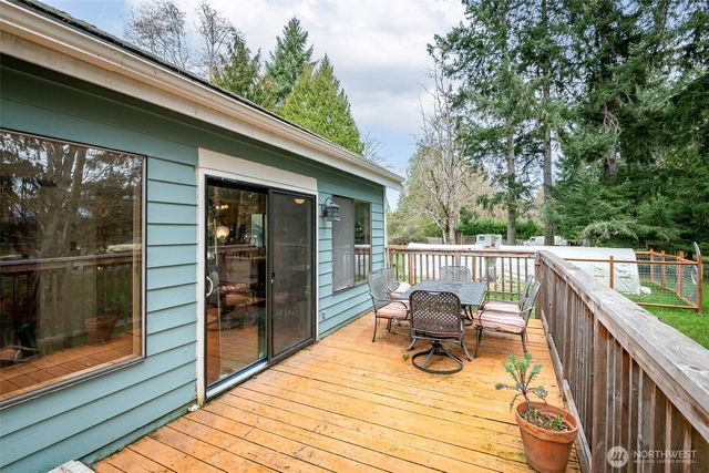 406 E Madrona Boulevard NW, Lakebay, WA 98349