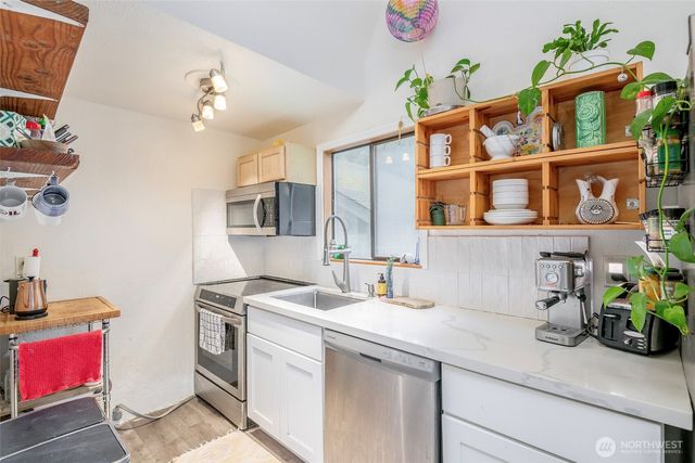 406 E Madrona Boulevard NW, Lakebay, WA 98349