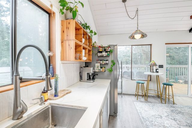 406 E Madrona Boulevard NW, Lakebay, WA 98349