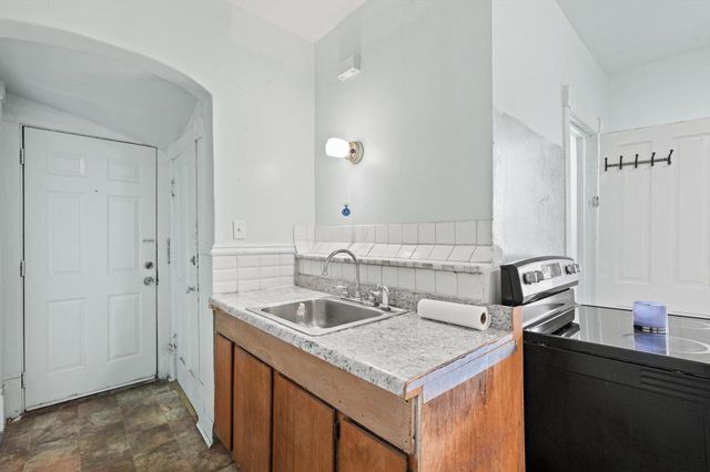 2400 W Scott STREET, Milwaukee, WI 53204