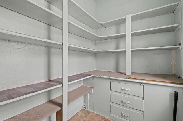 2400 W Scott STREET, Milwaukee, WI 53204