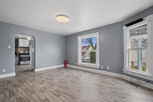 2400 W Scott STREET, Milwaukee, WI 53204