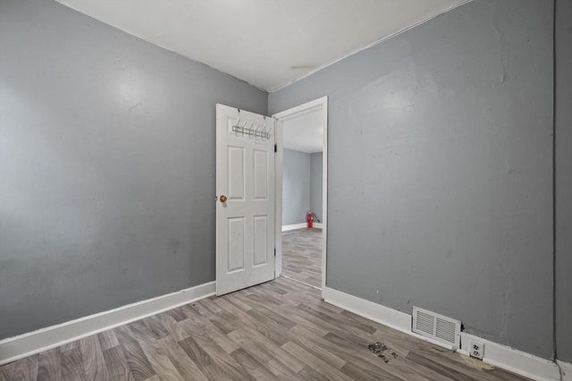 2400 W Scott STREET, Milwaukee, WI 53204