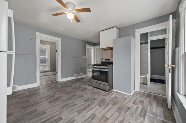 2400 W Scott STREET, Milwaukee, WI 53204