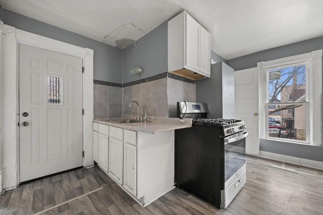 2400 W Scott STREET, Milwaukee, WI 53204