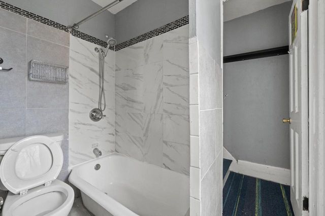 2400 W Scott STREET, Milwaukee, WI 53204