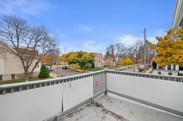 2400 W Scott STREET, Milwaukee, WI 53204