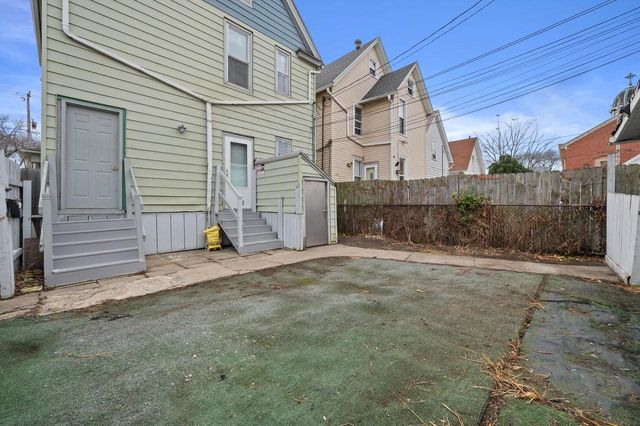 2400 W Scott STREET, Milwaukee, WI 53204