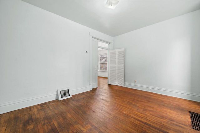 2400 W Scott STREET, Milwaukee, WI 53204