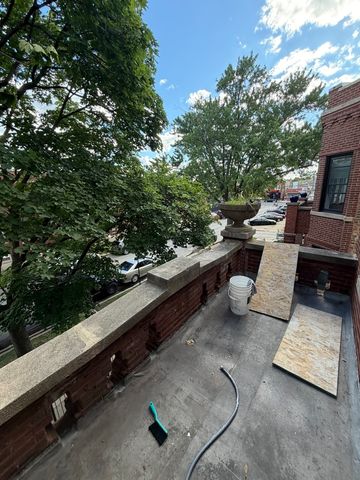 3936 W Cornelia Avenue 2, Chicago, IL 60618