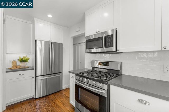 30 Maple Ln, Walnut Creek, CA 94595